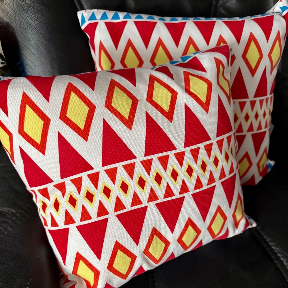 New 2 Decorative Accent pillows